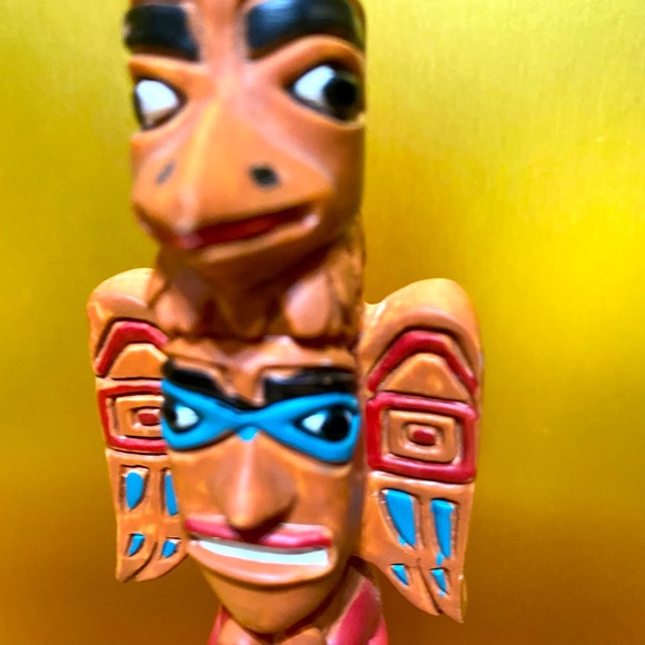 NATIVE AMERICAN VINTAGE TOTEM POLE ALASKA SOUVENIR RESIN 5” - Picture 5 of 13